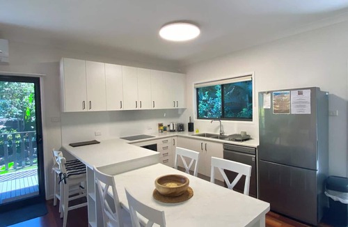 Agnes Water Apartment | Merindah Pet-Friendly Central 4BDR for 10 in Agnes Water Walk Everywhere