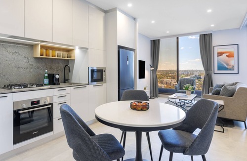Parramatta Hotel | Meriton Suites George Street, Parramatta