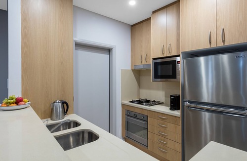Waterloo Apartment | Meriton Suites Waterloo