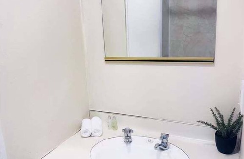 Merivale Apartment | Merivale Court Studio-Unit 6