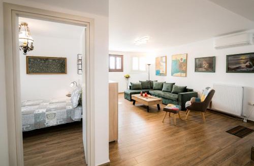 Koropi Apartment | Mermaid Beachfront Villa