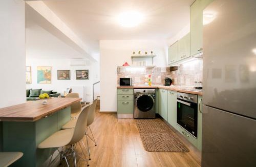 Koropi Apartment | Mermaid Beachfront Villa