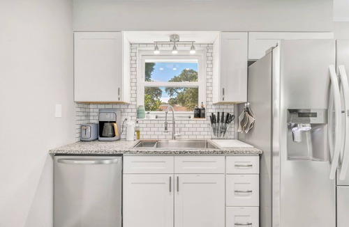 Ocean City House | Mermaid Cottage: 5 mi. from beach, fully stocked 3br, grill, deck, bunk bed