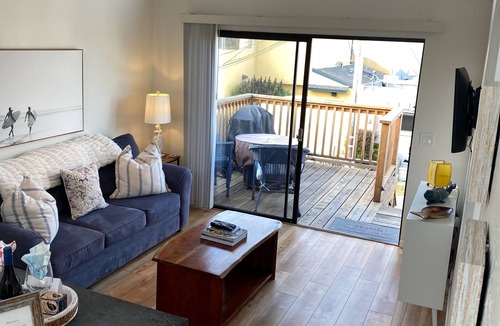 Pacific Grove House | Mermaid Hideaway One minute walk to the beach and Lovers Point 30 Day Rental