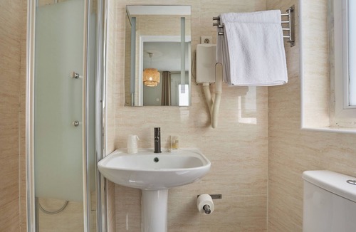 Quartier de la Chapelle Hotel | Merryl Hotel