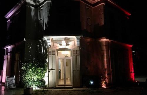 Pierrefeu-du-Var Bed & Breakfast | Mes nuits au château au domaine du pressoir