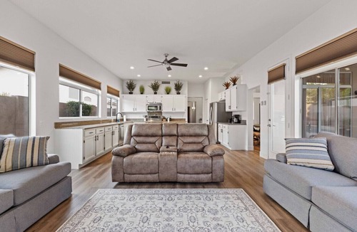 East Mesa House | Mesa Arizona Oasis w/Pool, BBQ & Vaulted Ceilings