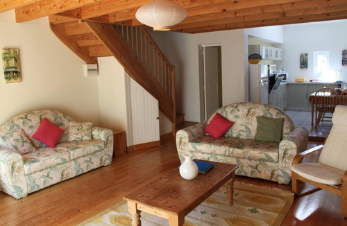 Saint-Simon-de-Pellouaille Cottage | Metal, Gîte de Charme, Climatisé, Piscine et Grand Terrain, 30 Minutes de Royan