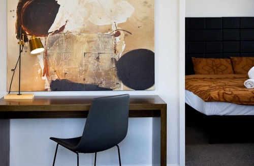 Chatswood CBD Apartment | MetaWise Chatswood Modern 2-Bed With Parking
