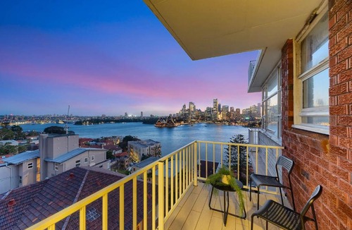 Kirribilli Apartment | MetaWise Harbour View Studio Kirribilli