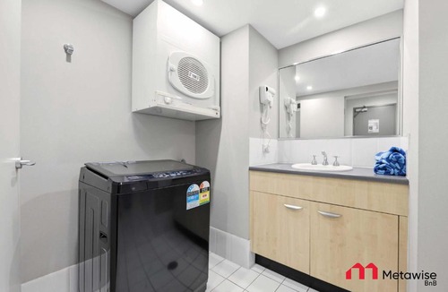 Cronulla Apartment | MetaWiseBnB Cronulla Beach Walk to Train & Shops 1