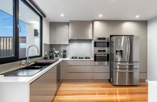 Lenah Valley Apartment | Meticulously Upgraded Home with Valley Views