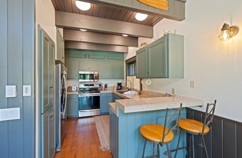 Camp Sherman Cabin | Metolius River Resort Cabin 5 Luxurious cabin on the Metolius River w/fireplace