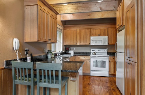 Camp Sherman Cabin | Metolius River Resort Cabin 7 Luxurious cabin on the Metolius River w/fireplace