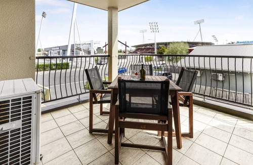Hamilton Cottage | Metro Haven - Hamilton Holiday Townhouse