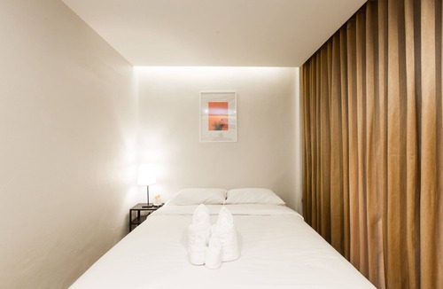 Maha Phruttharam Hotel | Metro Hotel