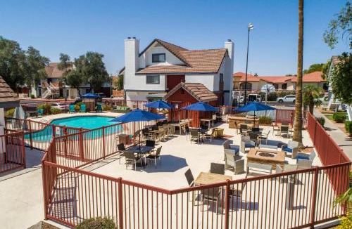 North Mountain Apartment | Metro PHX Upstairs 2bd sleeps 6 heated pool PETS ALLOWED