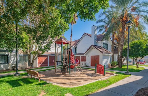 North Mountain Apartment | Metro PHX Upstairs open plan 1bd plus LOFT sleeps 6 modern design HEATED POOL