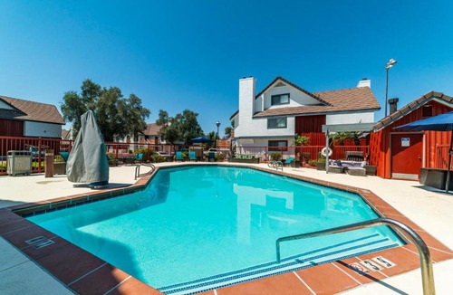 North Mountain Apartment | Metro PHX Upstairs open plan 1bd plus LOFT sleeps 6 modern design HEATED POOL