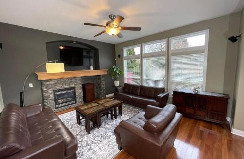 South Newton Villa | Metropolitan Dream Stay with Saltwater Pool and Hot Tub