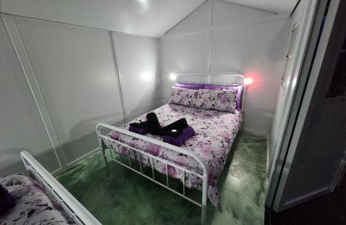 Mount Morgan Hostel | Meyenburg Cabins