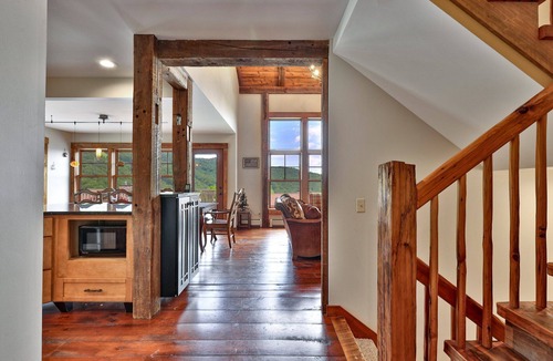 Killington Condo | Meyer Chalet de Esqui at Topridge | Ski-In/Out 4BR Bear Mtn Retreat w/Pool & Fireplace