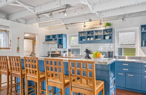 Crystal Beach Cottage | Mi Casa Es Su Casa - Air conditioning, Sleeping for 8, Dishwasher, Laundry
