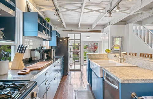 Crystal Beach Cottage | Mi Casa Es Su Casa - Air conditioning, Sleeping for 8, Dishwasher, Laundry