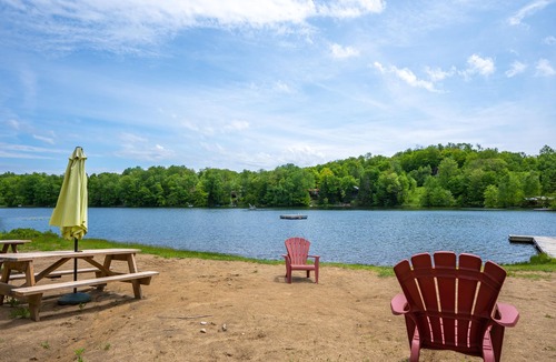 Pine Hill Cabin | Mia Cabin; leschalets.com