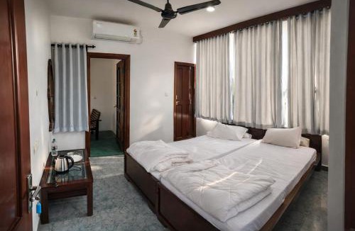 Kumbalam Hotel | Mia Riaan Lake View Resort