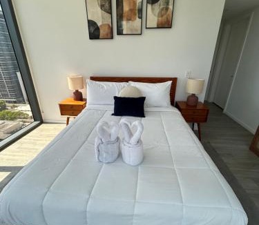 Downtown Miami Apartment | Miami-Brickell with Skyline views Luxury High Rise 2BR-2BATH - walking distance to KASEYA - HEAT ARENA - BAYSIDE - PORT OF MIAMI CRUISE SHIPS