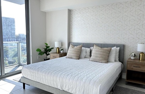 Northeast Miami Apartment | Miami design district, view of the bay - city