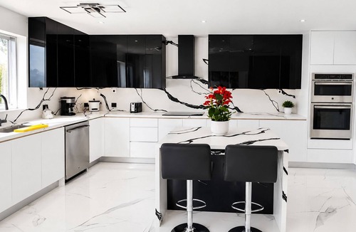 Ludlam House | Miami Relax Getaway/4BR/BBQ/Heated Pool & Fun