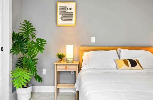 Liberty City Apartment | Miami Spacious Studio - Minutes from Wynwood