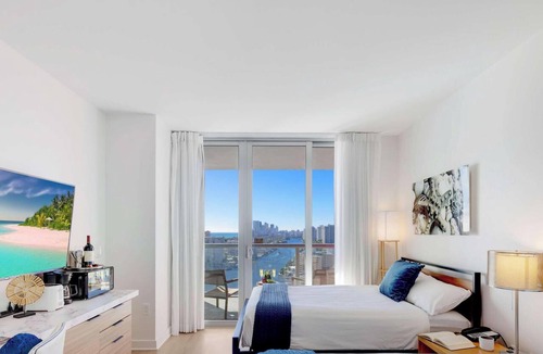 Hallandale Beach Condo | Miami Studio, Amazing Amenities, Infinite View