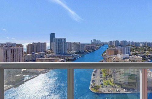 Hallandale Beach Condo | Miami Studio, Amazing Amenities, Infinite View