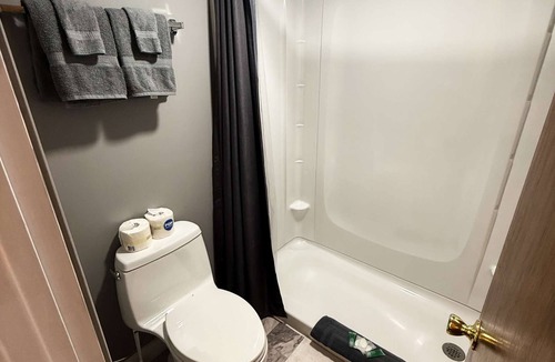 Eureka Springs Historic District Hotel | Miami Suite 102 at Tradewinds