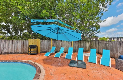 Ives Estates House | Miami Villa with Pool Near Hard Rock & Aventura