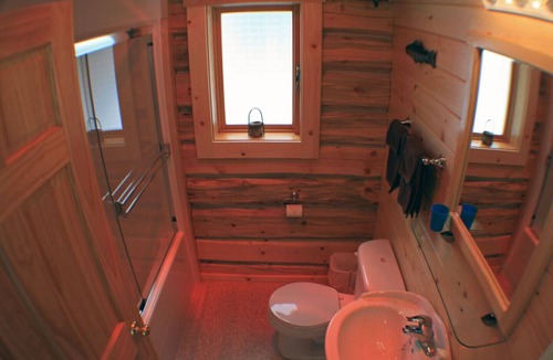 Tete Jaune Cache Hotel | Mica Mountain Lodge & Mica cabin at Mt Robson Park, near Jasper National Park