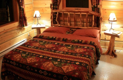 Tete Jaune Cache Hotel | Mica Mountain Lodge & Mica cabin at Mt Robson Park, near Jasper National Park
