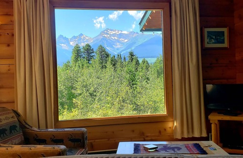 Tete Jaune Cache Hotel | Mica Mountain Lodge & Bear cabin at Mt Robson Park near Jasper National Park