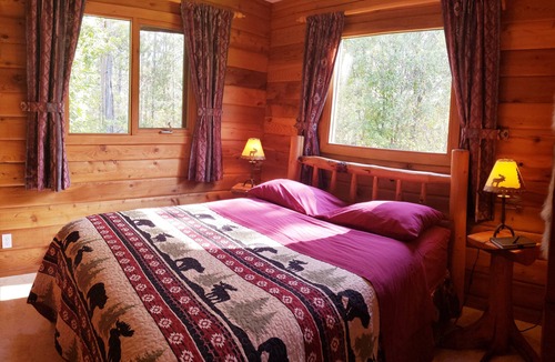 Tete Jaune Cache Hotel | Mica Mountain Lodge & Pine cabin at Mt Robson Park near Jasper National Park