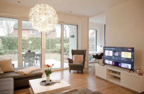Oldenburg Apartment | MiCasa OL - Deluxe Apartment mit Stil - Stellplatz - WLAN - Terrasse - E Ladesäule 100 Meter entfernt