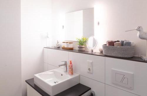 Oldenburg Apartment | MiCasa OL - Deluxe Apartment mit Stil - Stellplatz - WLAN - Terrasse - E Ladesäule 100 Meter entfernt