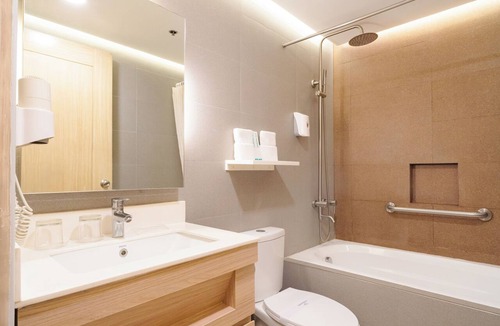 Santo Tomas Hotel | Microtel by Wyndham Batangas