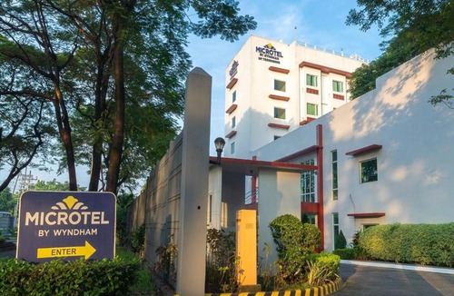 Diliman Hotel | Microtel by Wyndham UP Technohub