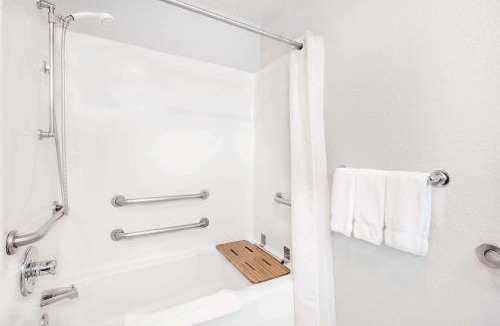 Ames Hotel | MICROTEL Inn and Suites - Ames