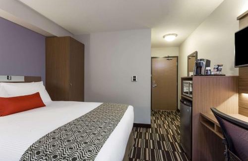 Kitimat Hotel | Microtel Inn and Suites by Wyndham Kitimat