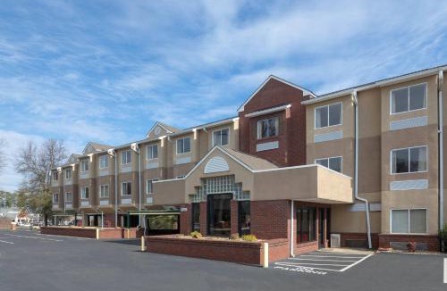 Cornelius Hotel | Microtel Inn by Wyndham Lake Norman