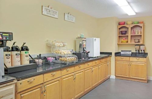 University Place Hotel | Microtel Inn by Wyndham University Place